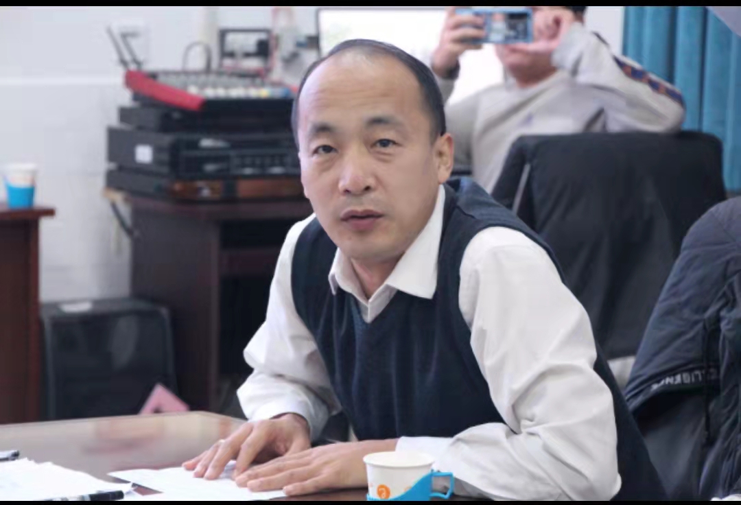 5衣书记对参赛选手做出总结点评.jpg