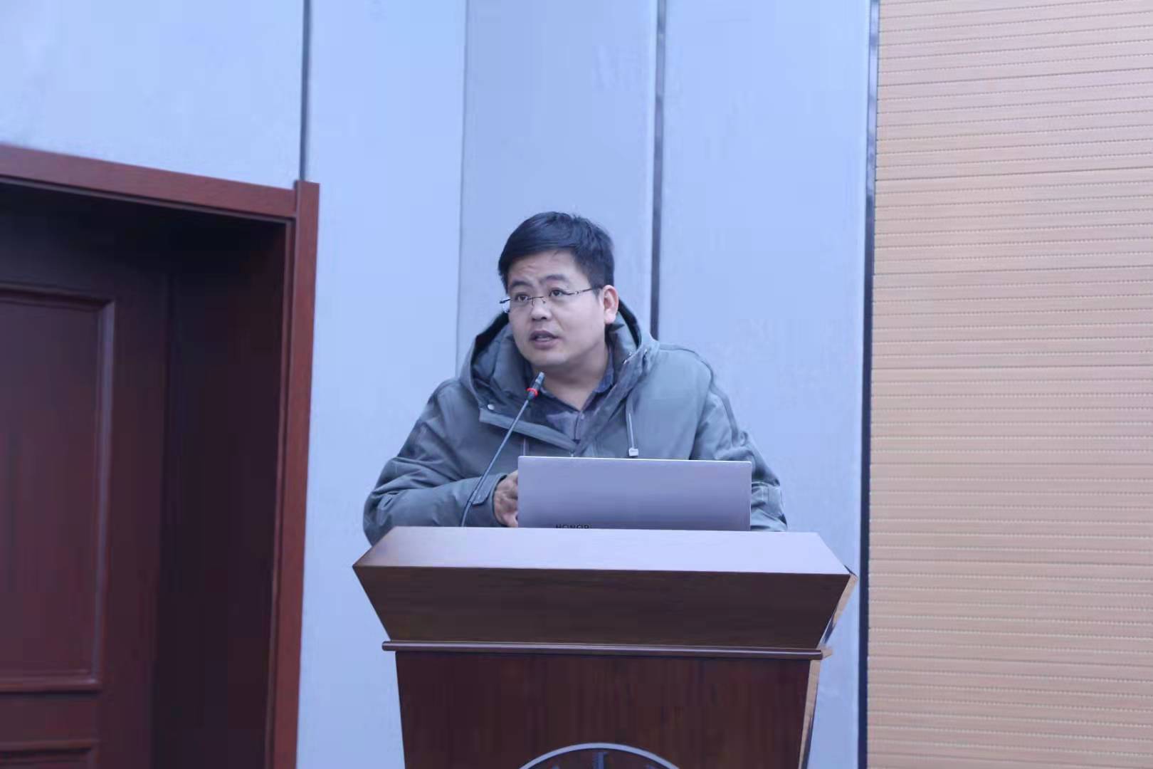 学工办主任张建飞老师讲解注意事项.jpg