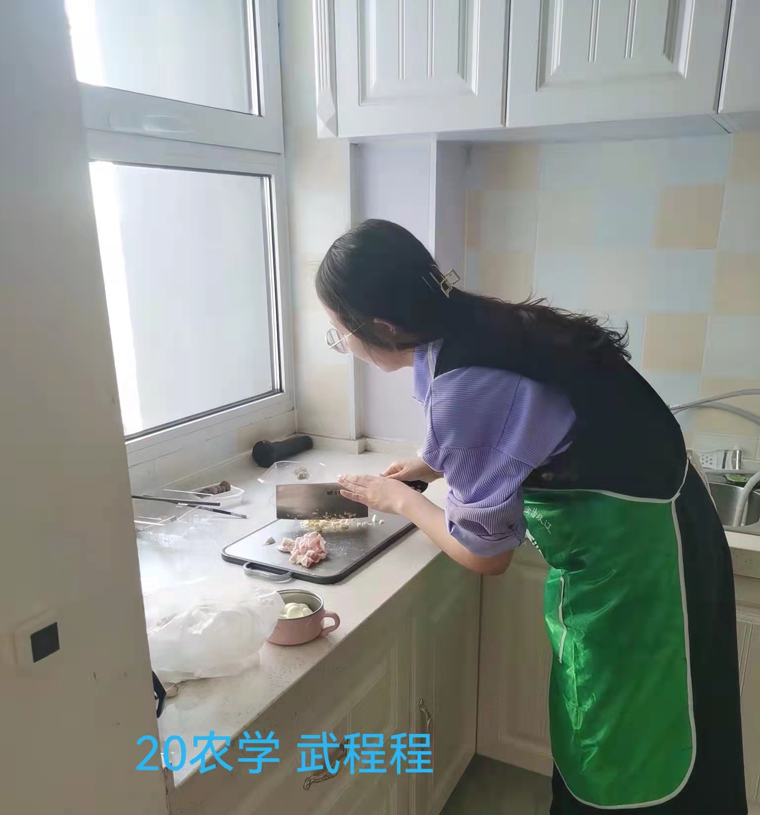 2020级农学 武程程  帮父母做家务.jpg