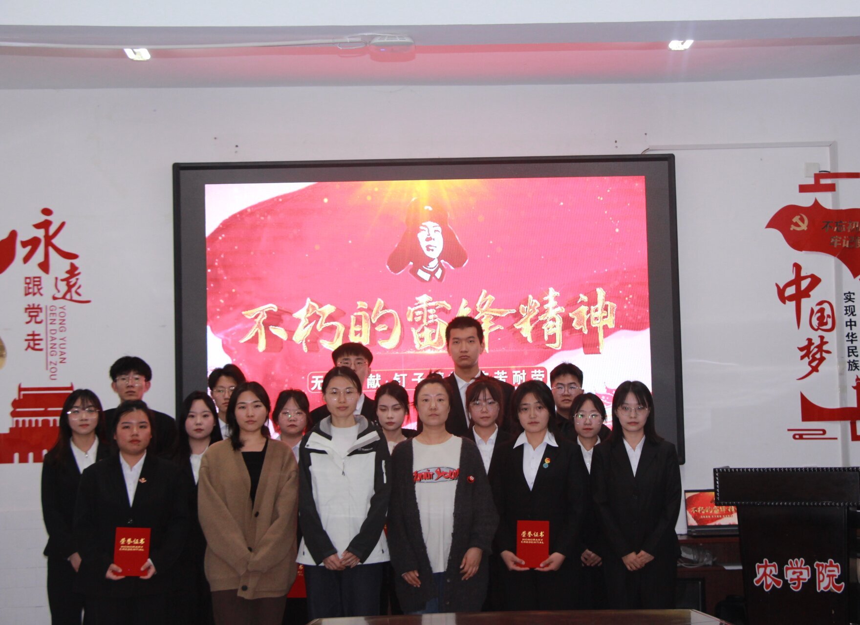 合影_proc.jpg